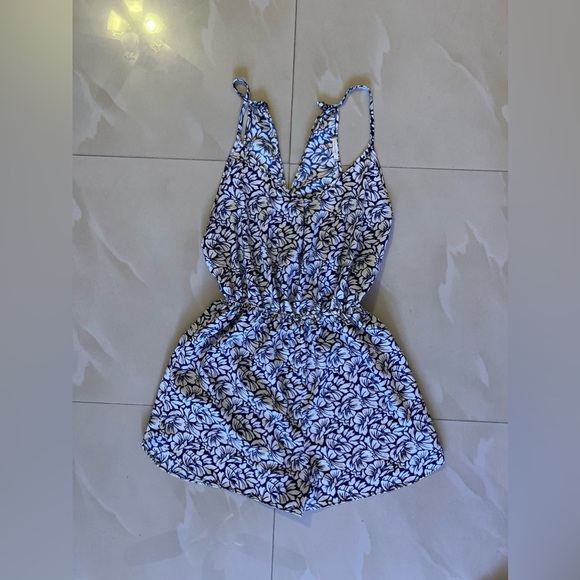 Maitai short jumpsuit floral blue/white L lightweight Romper - Picture 4 of 14